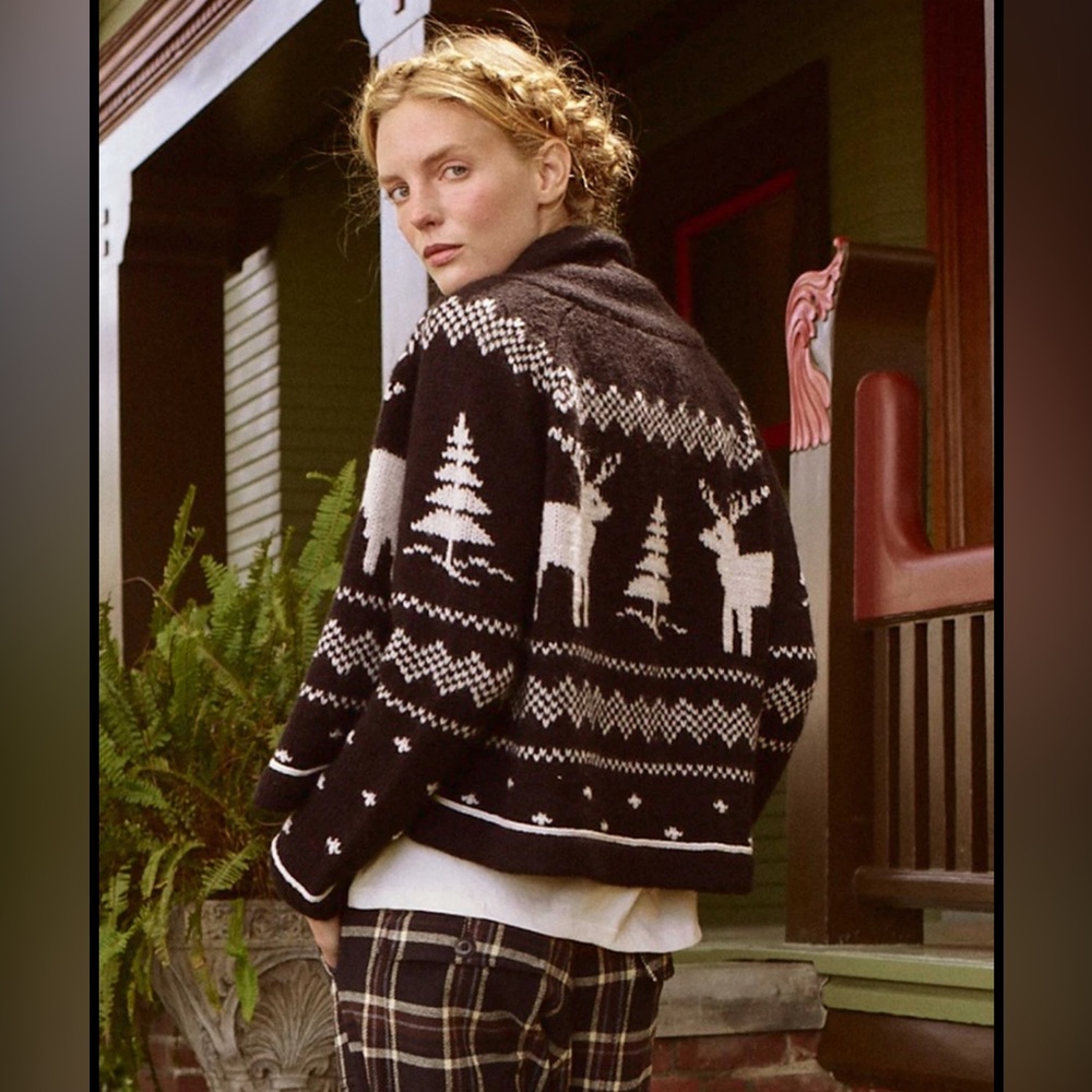 The Great Reindeer Lodge Cardigan. Size XS
